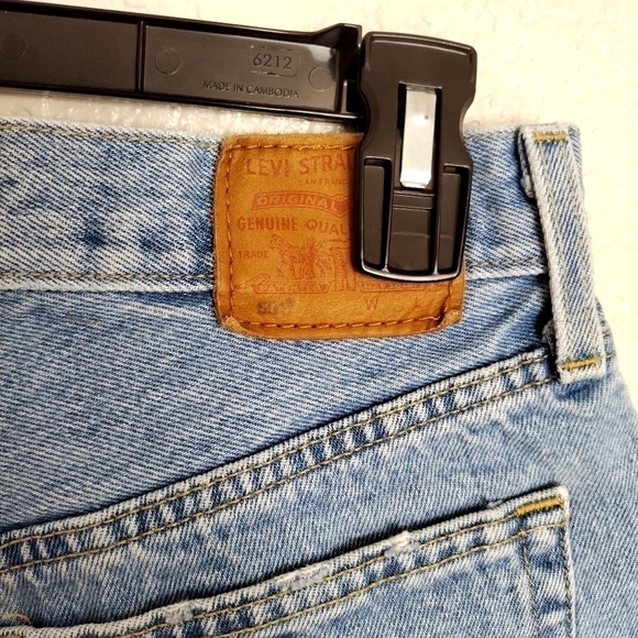 Levi's x Aritzia 501 distressed denim button fly shorts sz 26 - Picture 5 of 10